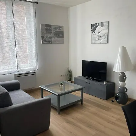 En Duplex, 1e Etage, Proche Commodites Apartment *
