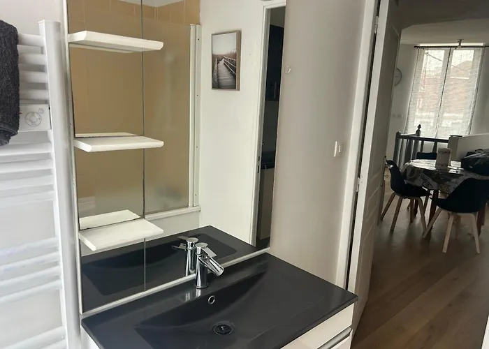 En Duplex, 1e Etage, Proche Commodites Appartement *